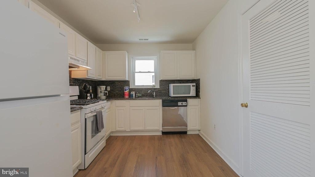 128 N Rhode Island Avenue - Photo 19