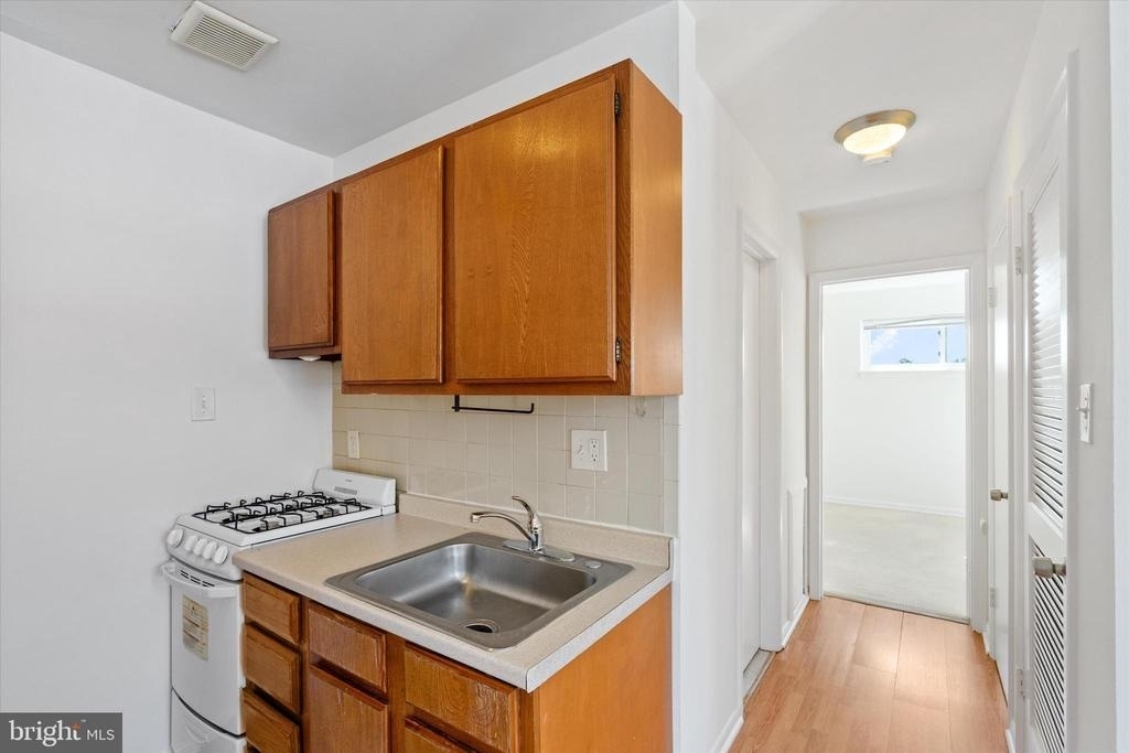 630 11th Street Ne - Photo 5