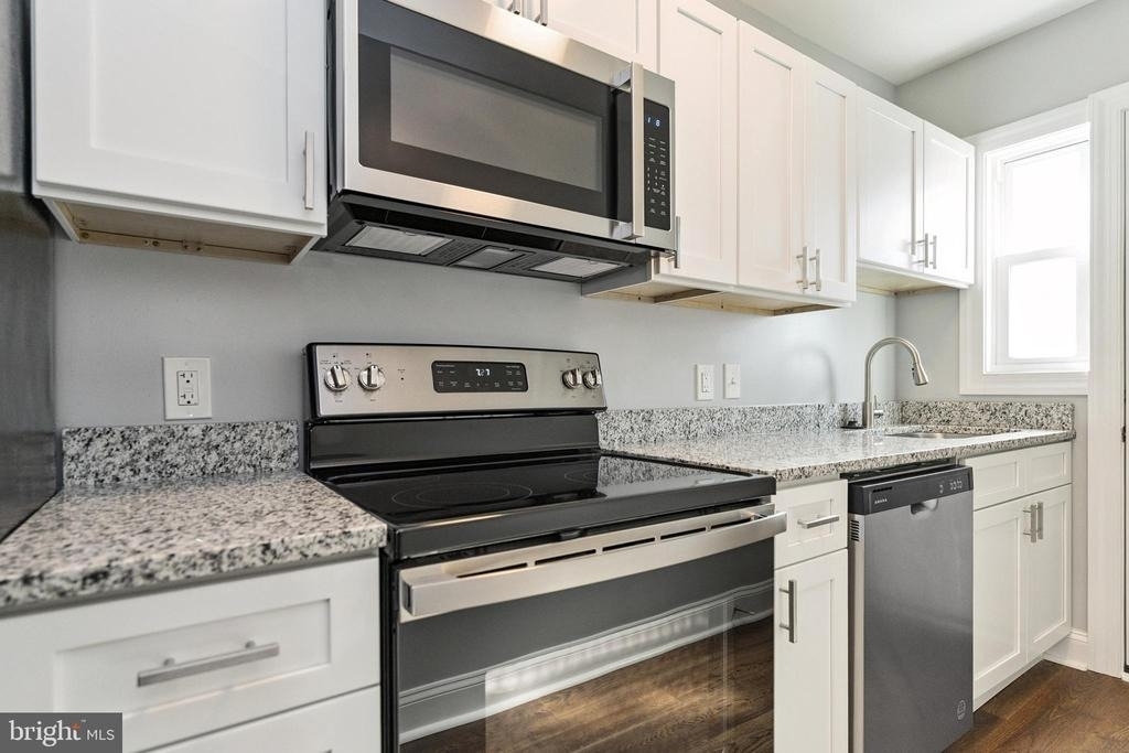 2021 E Street Ne - Photo 8