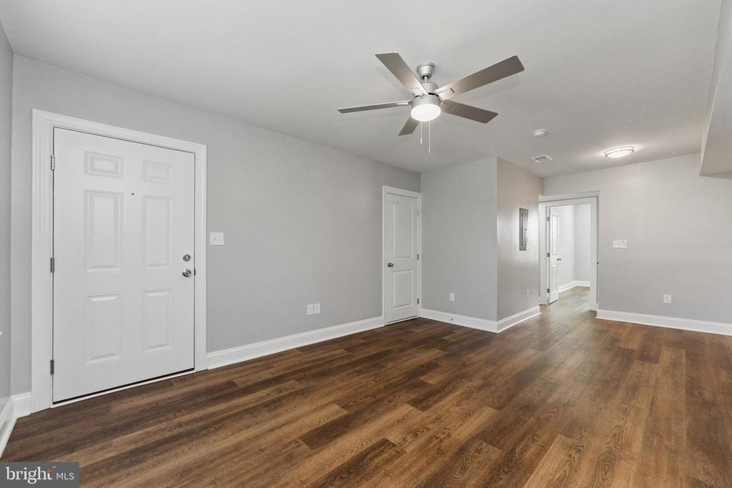 2021 E Street Ne - Photo 2