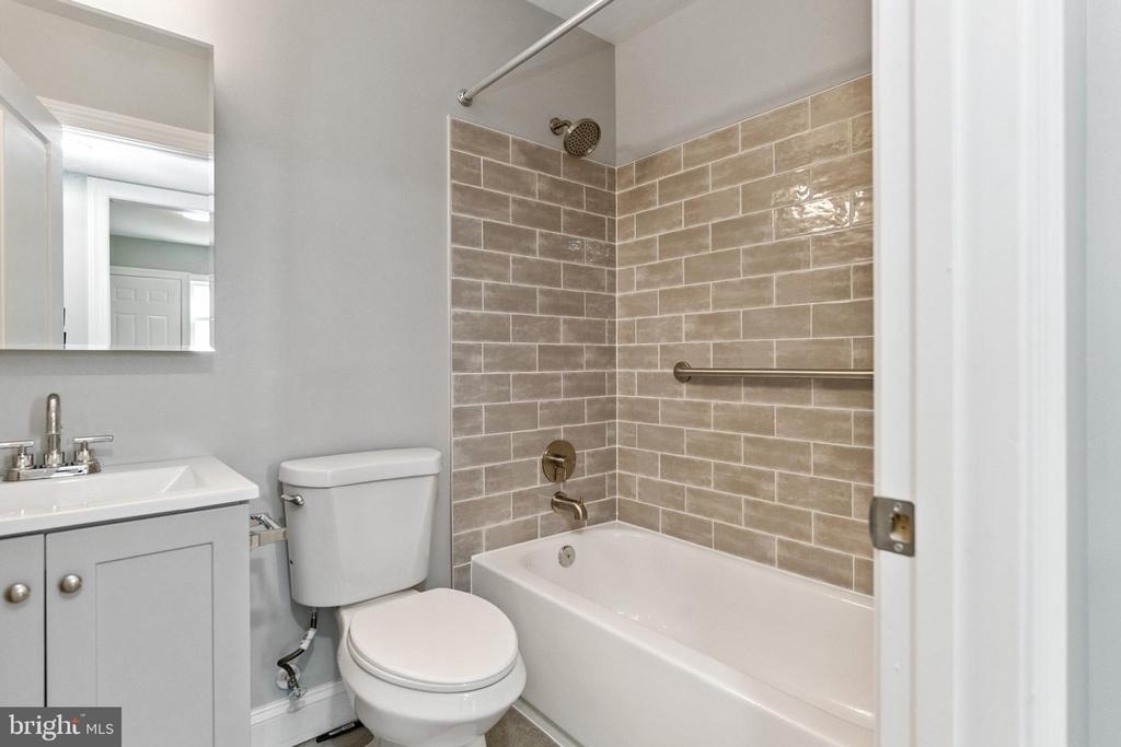 2021 E Street Ne - Photo 6