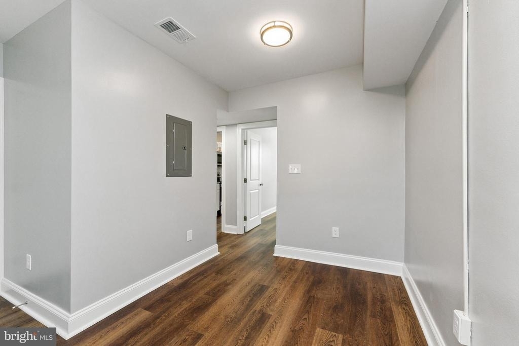 2021 E Street Ne - Photo 4