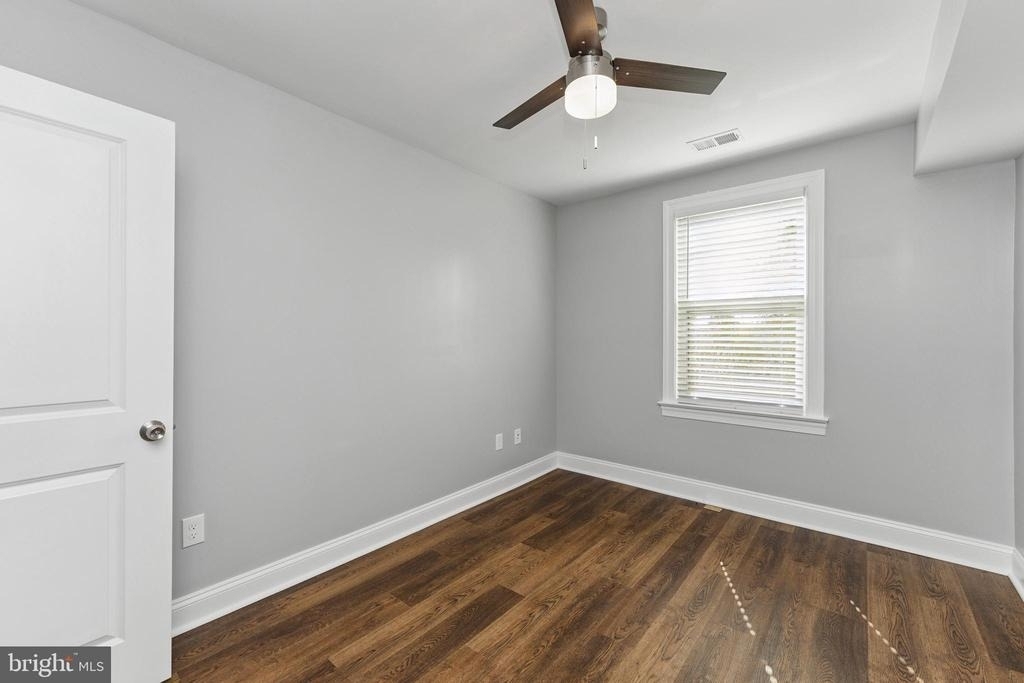 2021 E Street Ne - Photo 9