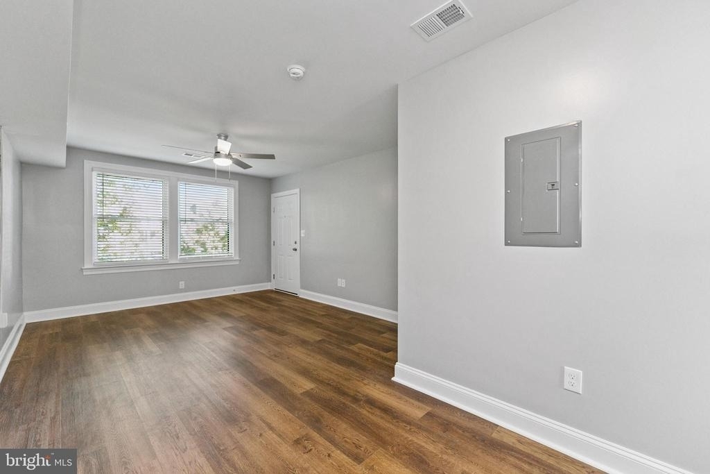 2021 E Street Ne - Photo 5
