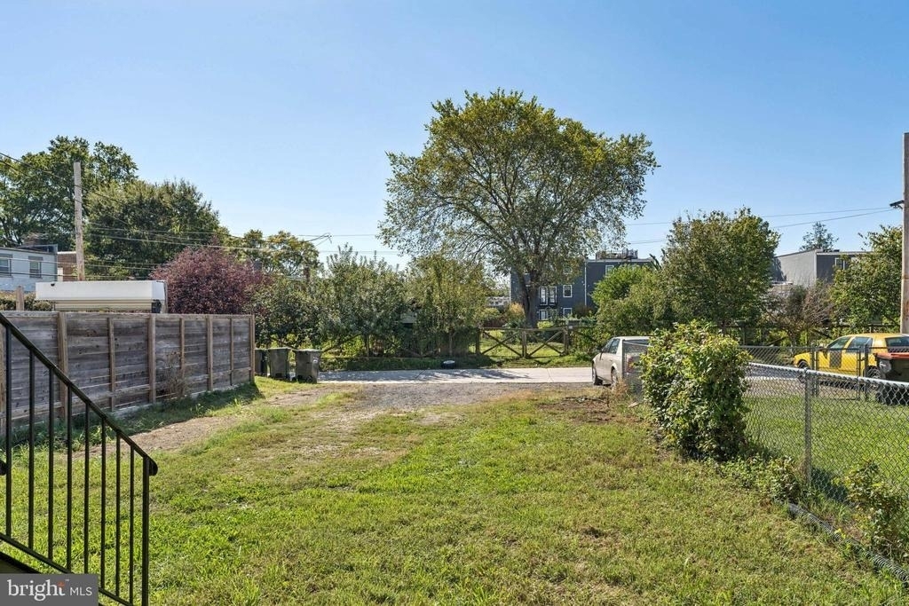 2021 E Street Ne - Photo 13