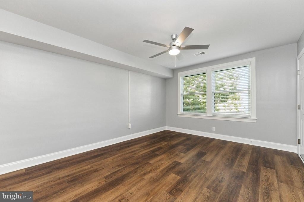 2021 E Street Ne - Photo 4