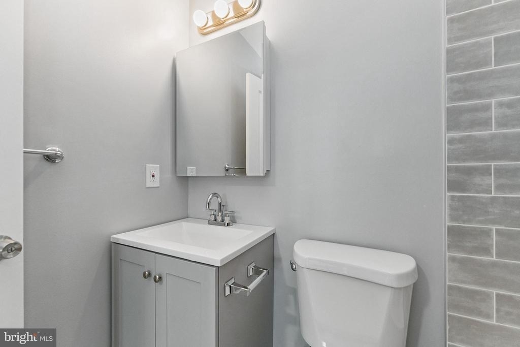2021 E Street Ne - Photo 11