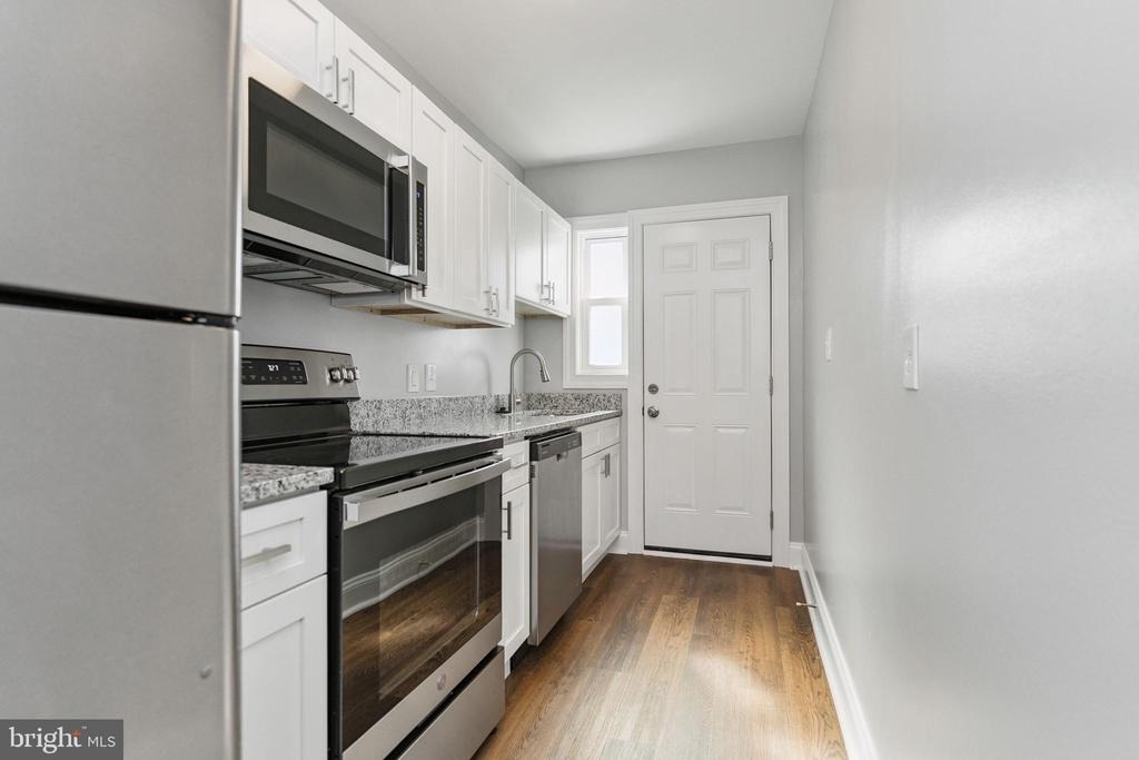 2021 E Street Ne - Photo 7