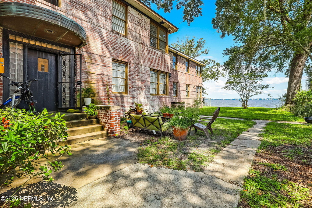 2746 Vernon Terrace - Photo 0