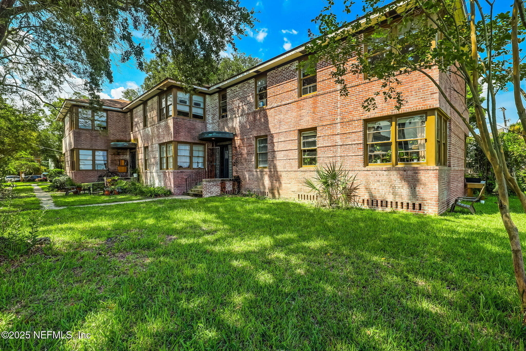 2746 Vernon Terrace - Photo 1