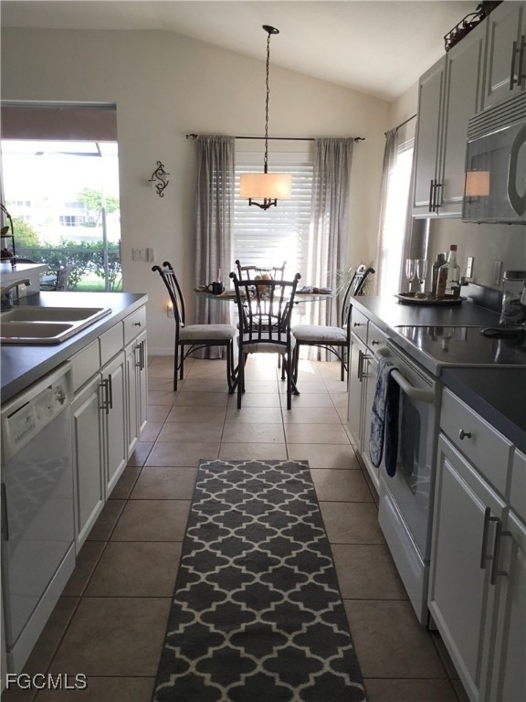 10063 Majestic Avenue - Photo 8