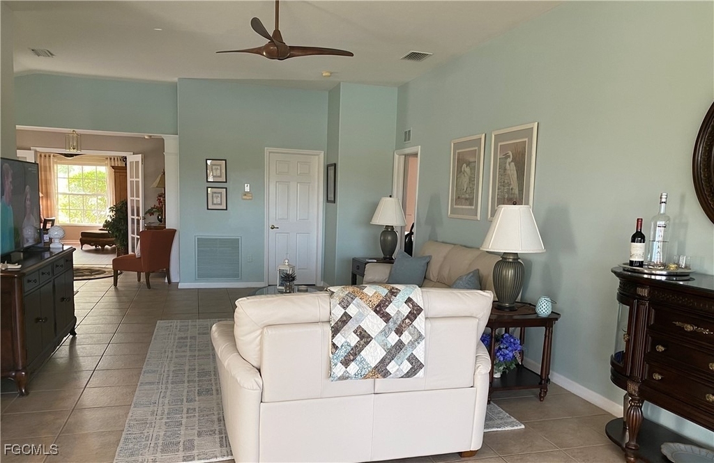 10063 Majestic Avenue - Photo 6