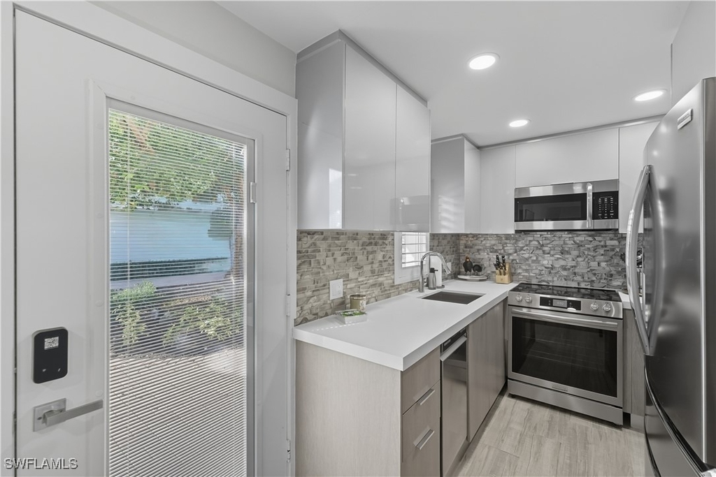 609 12th Avenue S - Photo 4