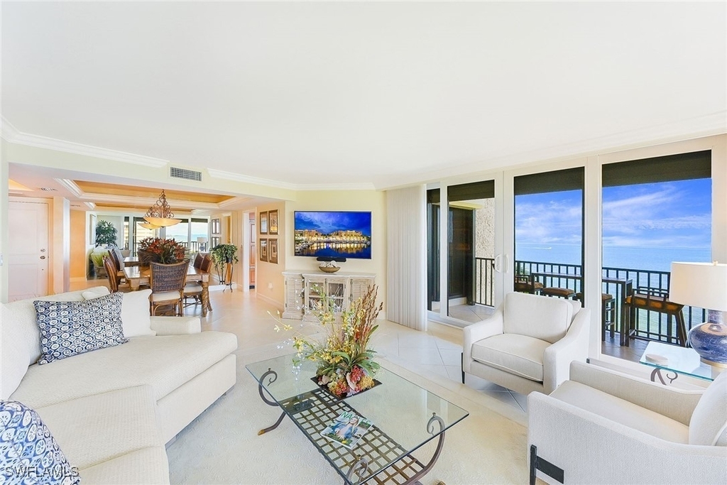 4005 Gulf Shore Boulevard N - Photo 2