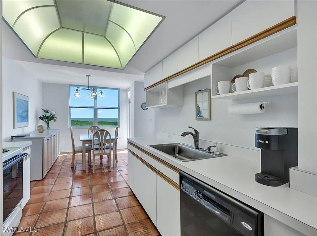 6361 Pelican Bay Boulevard - Photo 10