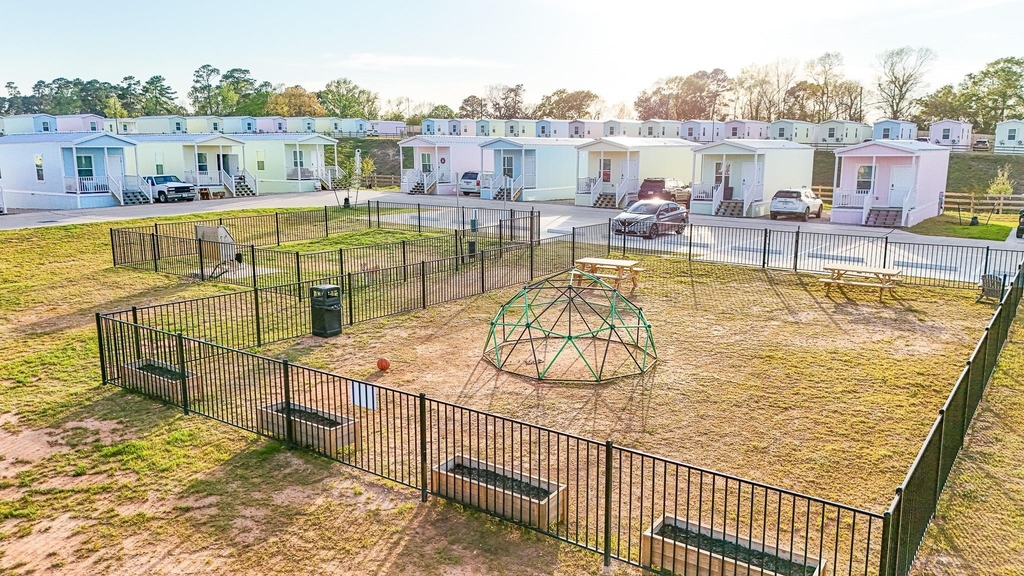 13075 N I-45 - Photo 10