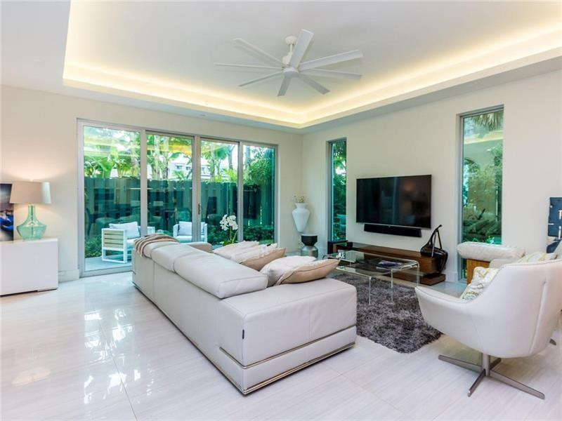 240 Shore Court - Photo 5