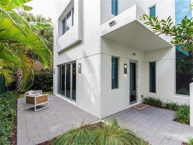 240 Shore Court - Photo 1