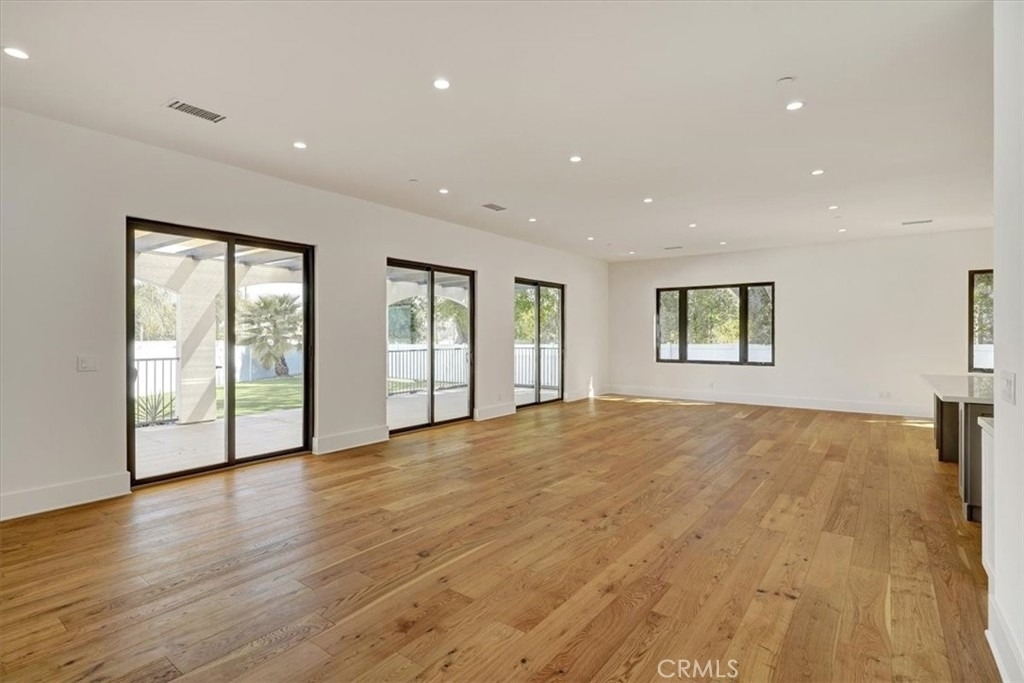 5520 Woodlake Avenue - Photo 2