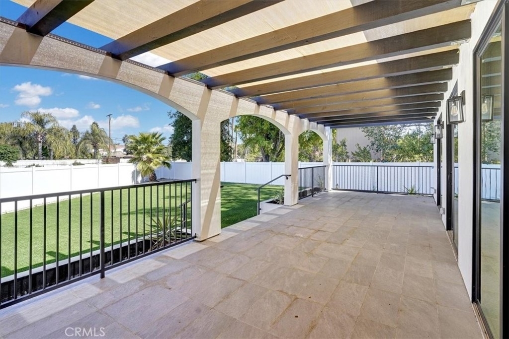 5520 Woodlake Avenue - Photo 36