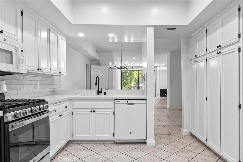 1630 S Bentley Avenue - Photo 8