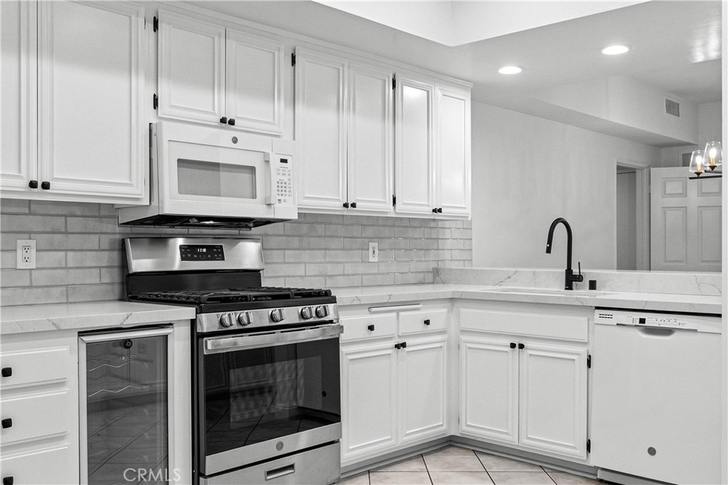 1630 S Bentley Avenue - Photo 7