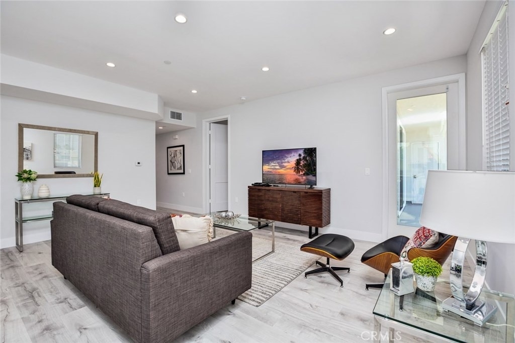 10718 Acama Street - Photo 9