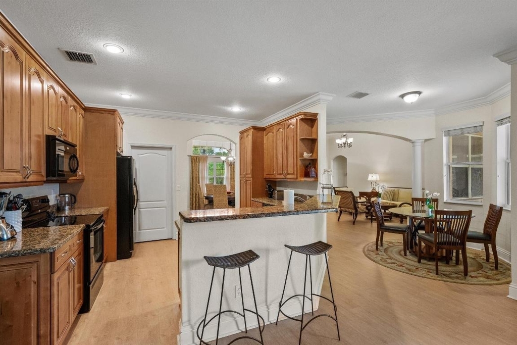 2981 Dovedale Court E - Photo 4
