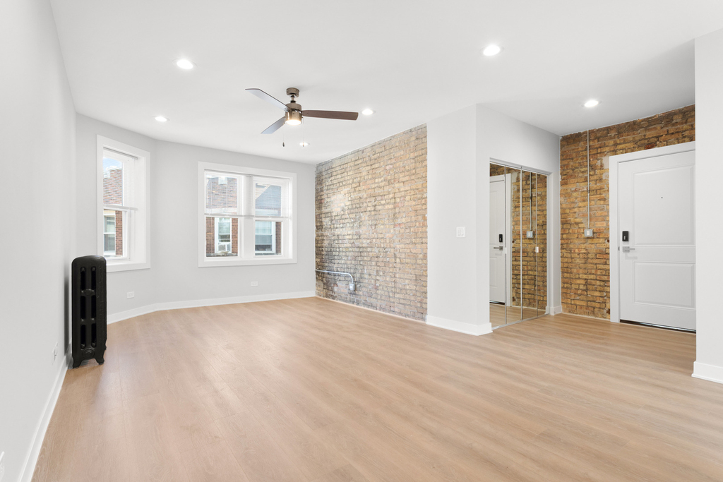 7383 N Damen Avenue - Photo 1
