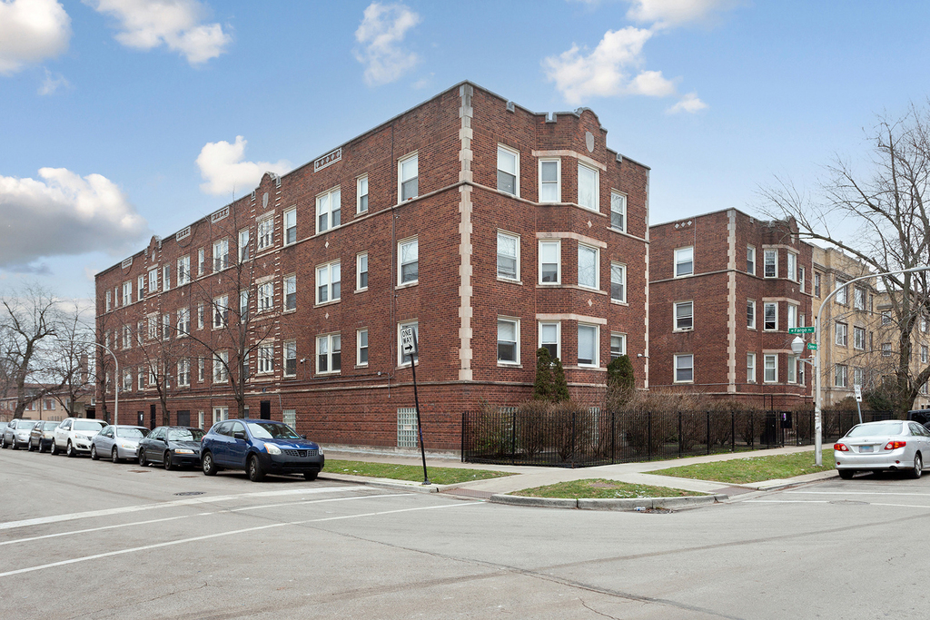 7383 N Damen Avenue - Photo 0
