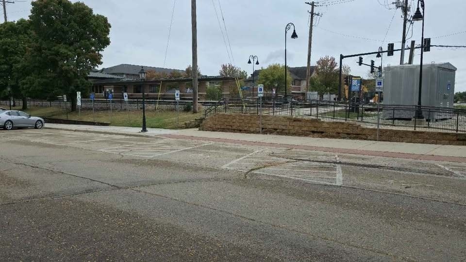 110 W Bartlett Avenue - Photo 2