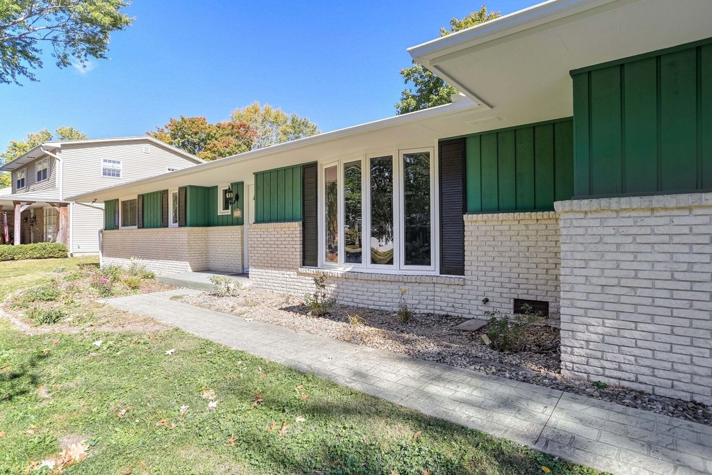 1716 Georgetown Drive - Photo 3