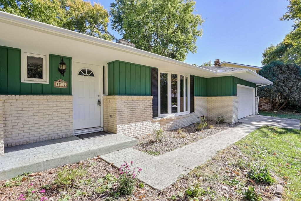 1716 Georgetown Drive - Photo 4