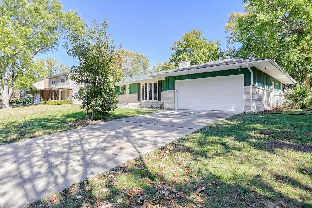 1716 Georgetown Drive - Photo 2