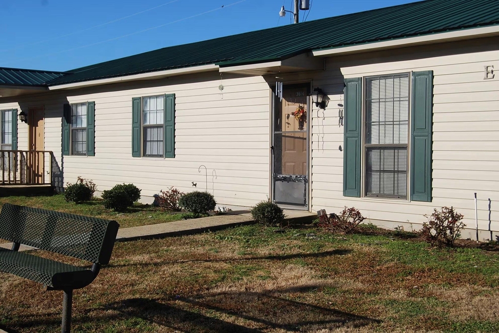 4350 Lakewood Ct - Photo 1