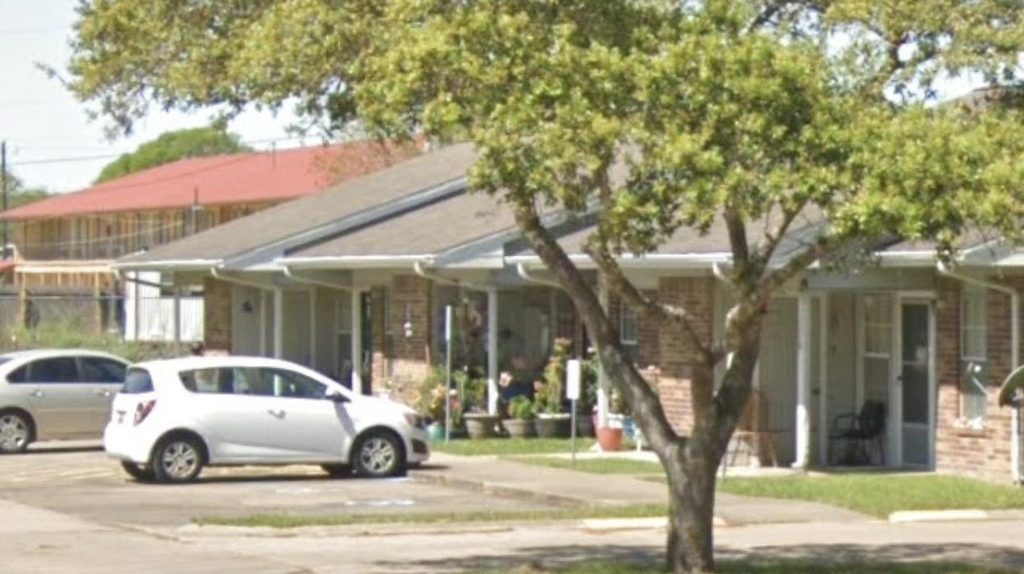 1800 Avenue H - Photo 4