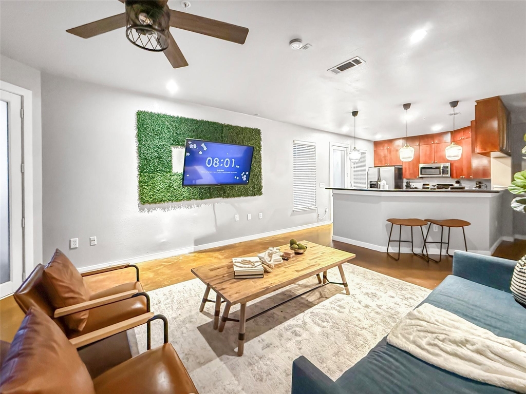 2216 Chenevert Street - Photo 3