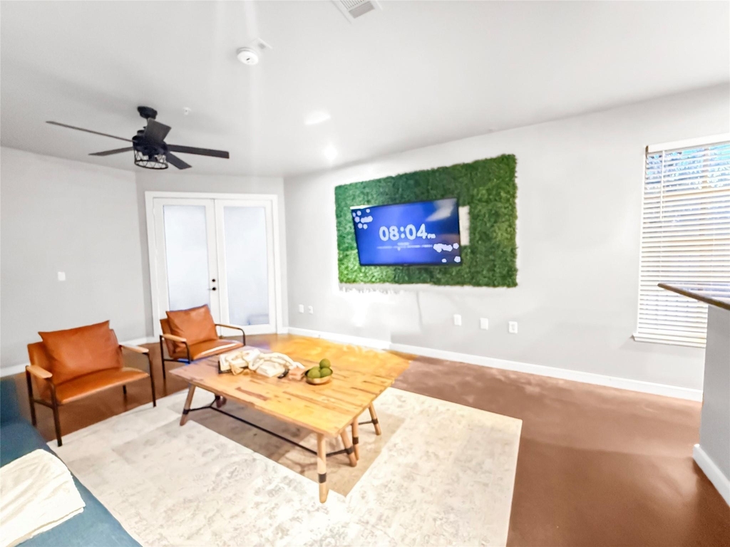 2216 Chenevert Street - Photo 2