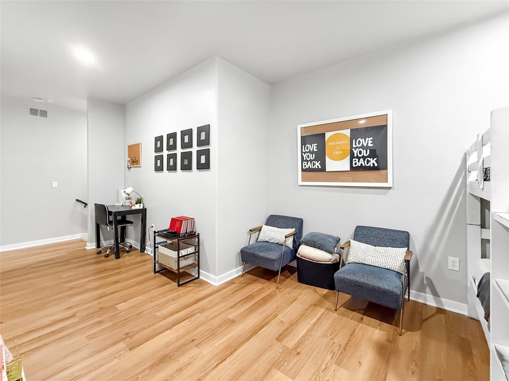 2216 Chenevert Street - Photo 10