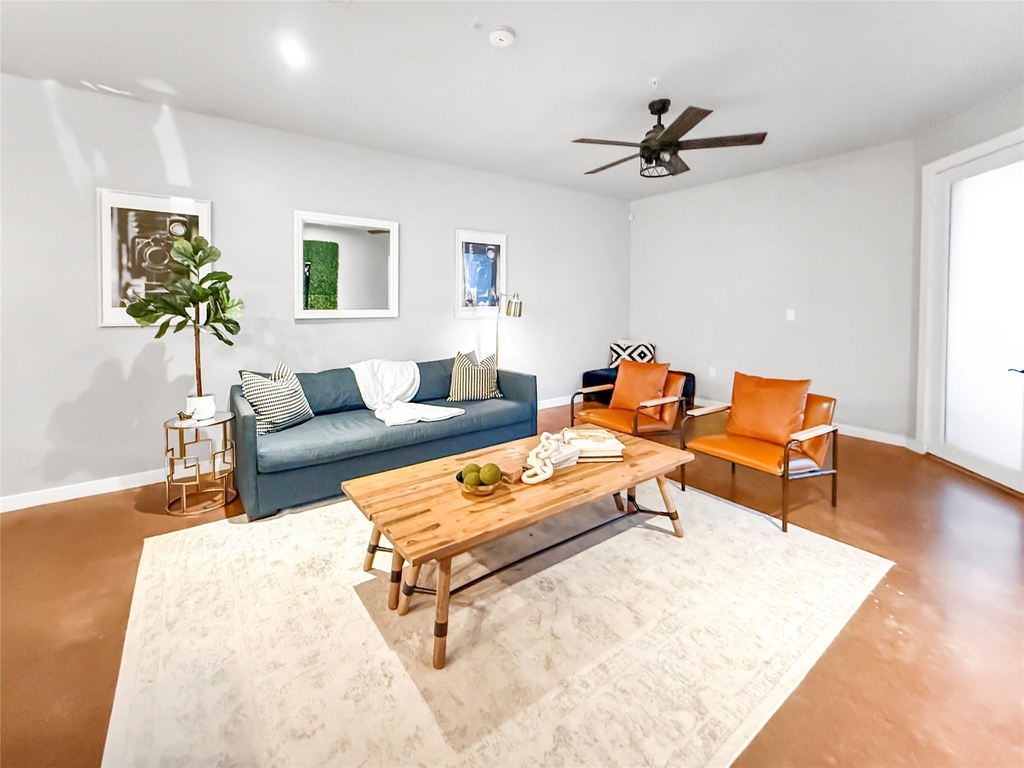 2216 Chenevert Street - Photo 4