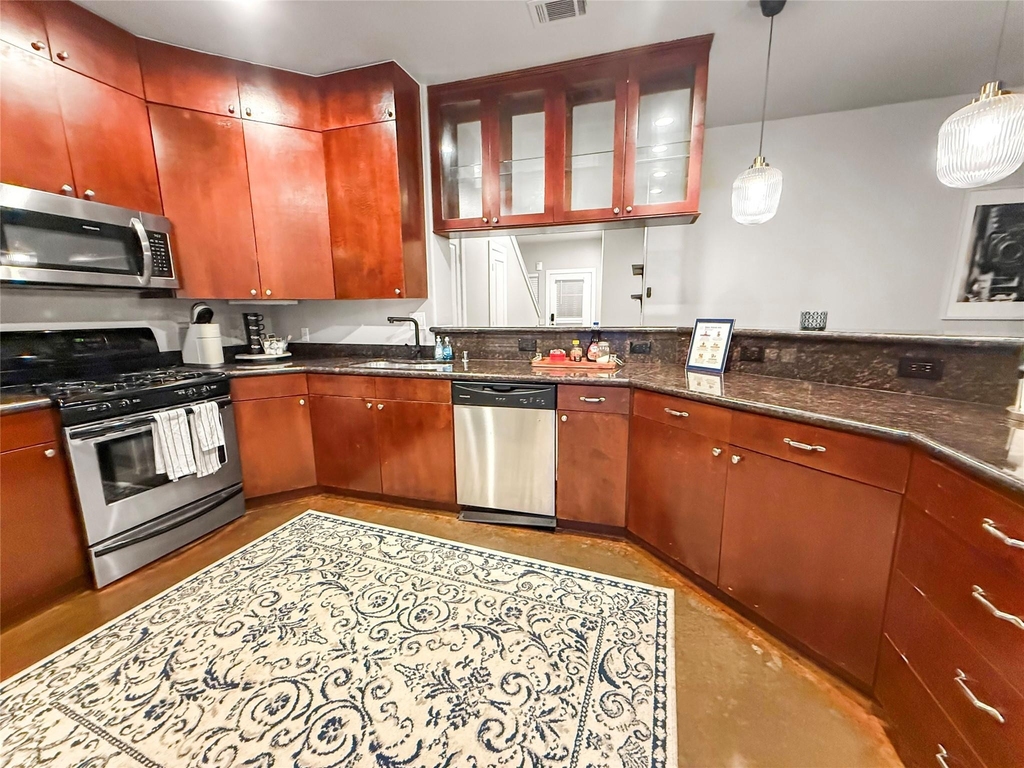 2216 Chenevert Street - Photo 7