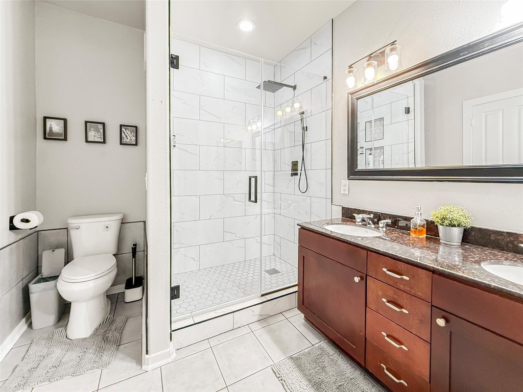 2216 Chenevert Street - Photo 18