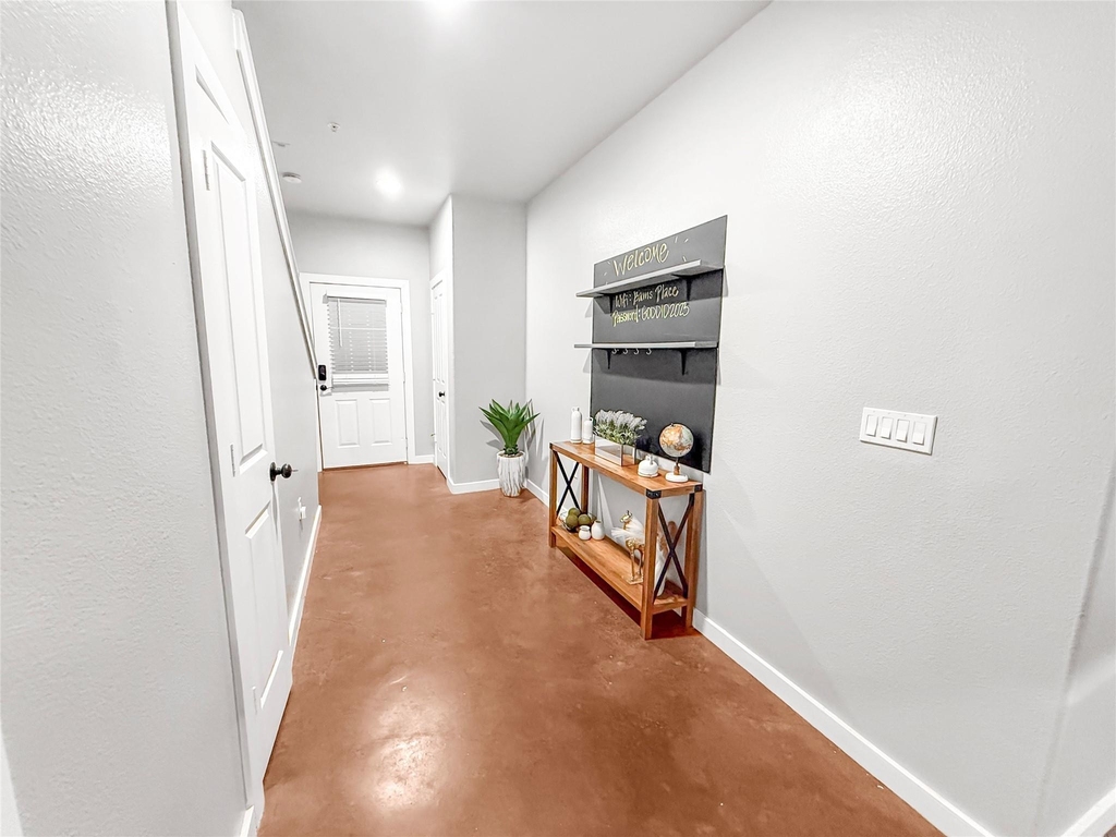 2216 Chenevert Street - Photo 8