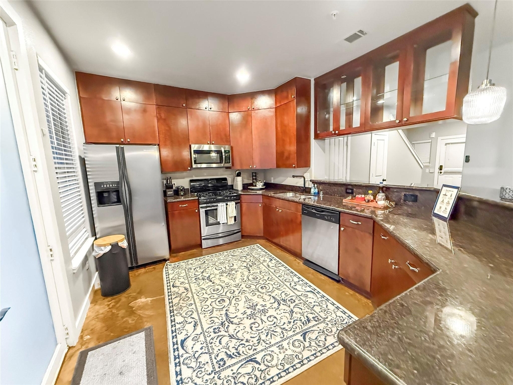 2216 Chenevert Street - Photo 6