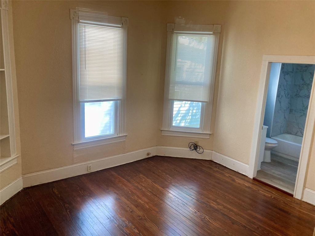 3523 Ave L - Photo 3