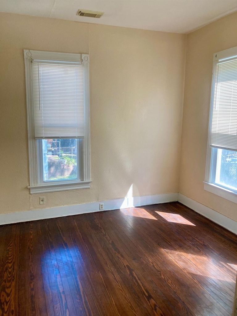 3523 Ave L - Photo 1