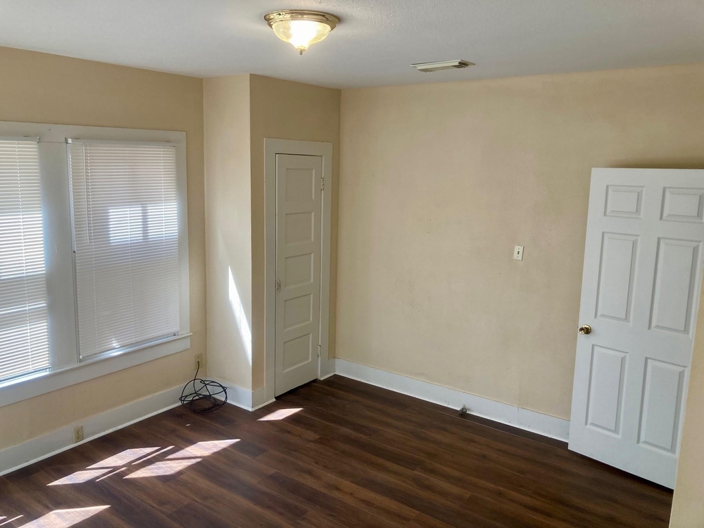 3523 Ave L - Photo 2