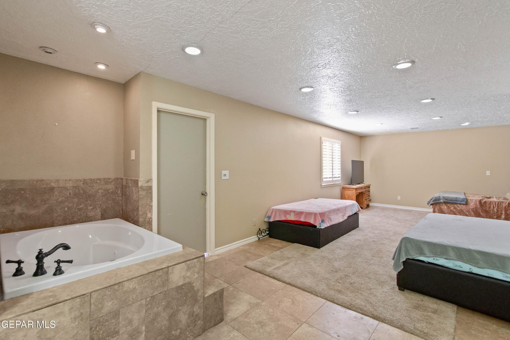 8614 Holmsely Trail - Photo 17