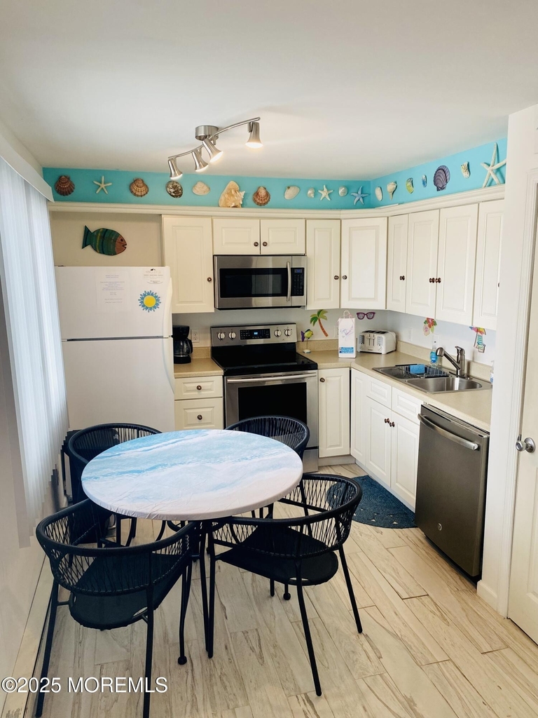 1 2nd Avenue - Photo 6