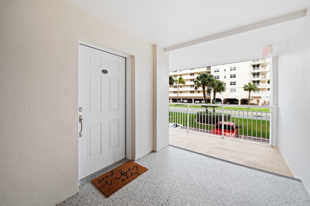 1050 Hillsboro Mile - Photo 1